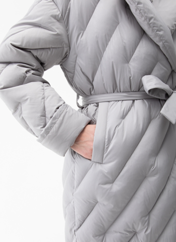 Женский пуховик с английским воротником