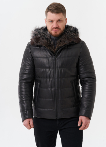 Пуховик из натуральной кожи с капюшоном из меха енота