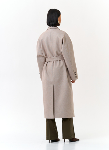 Женское пальто с акцентным воротником