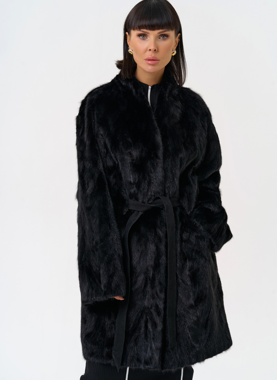 Женская шуба из меха норки в черном цвете
