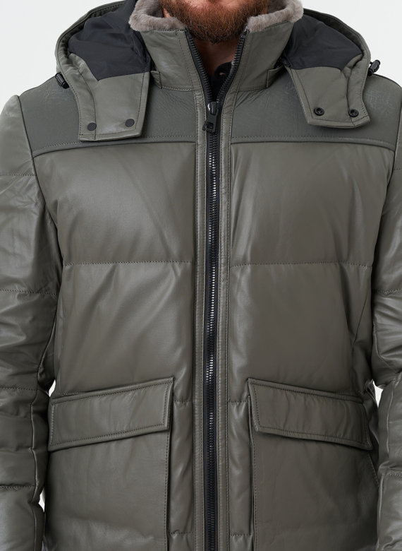 Кожаная куртка с капюшоном