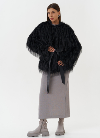 Женская шуба под эко страуса черного цвета