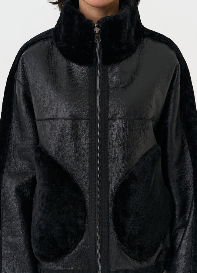 Короткая двухсторонняя дубленка в черном цвете модель № 32082 универмаг малина