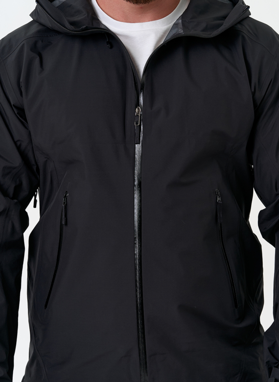 Мужская ветровка черного цвета