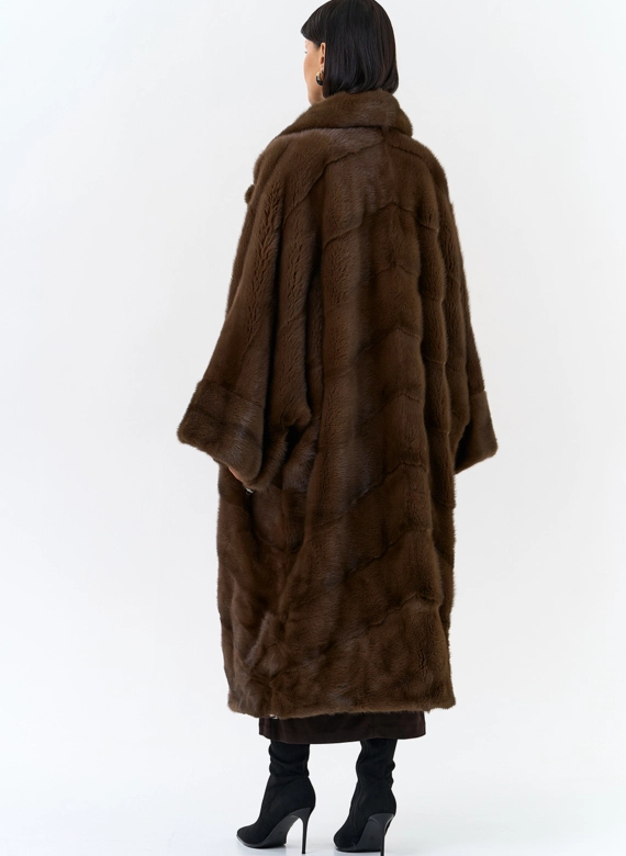 Шуба оверсайз с английским воротником