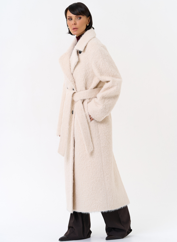 Утепленное женское пальто с английским воротником 