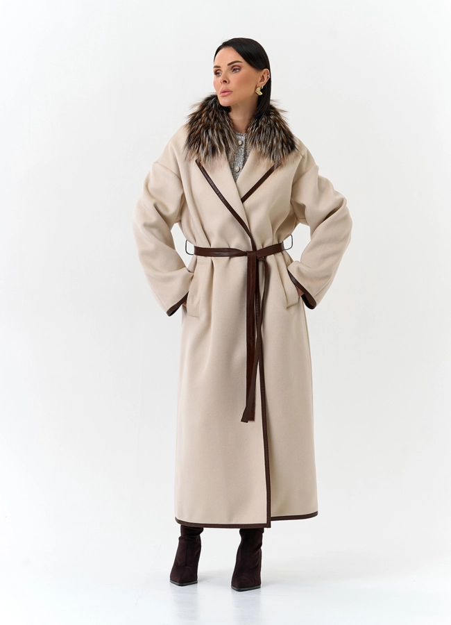 фото Женское длинное пальто с отделкой из меха лисы модель № 32650