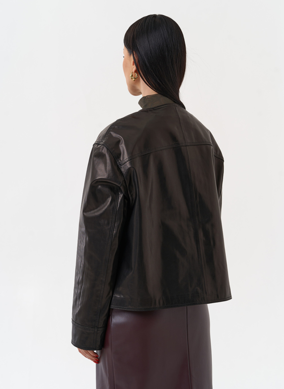 Женская кожаная куртка без воротника