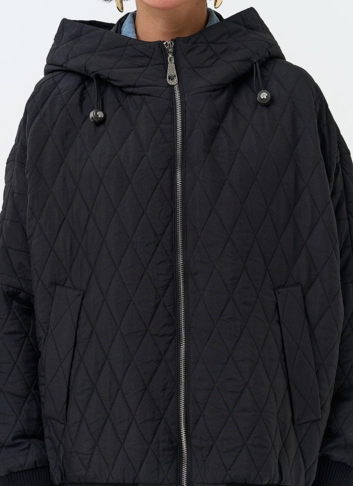 Женская куртка с капюшоном