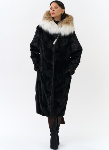 Норковая шуба черного цвета с рысью