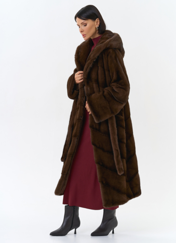 Шуба из меха норки с капюшоном