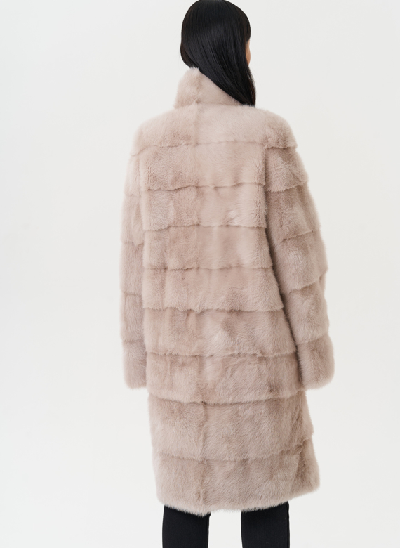 Светлая норковая шуба с воротником стойкой