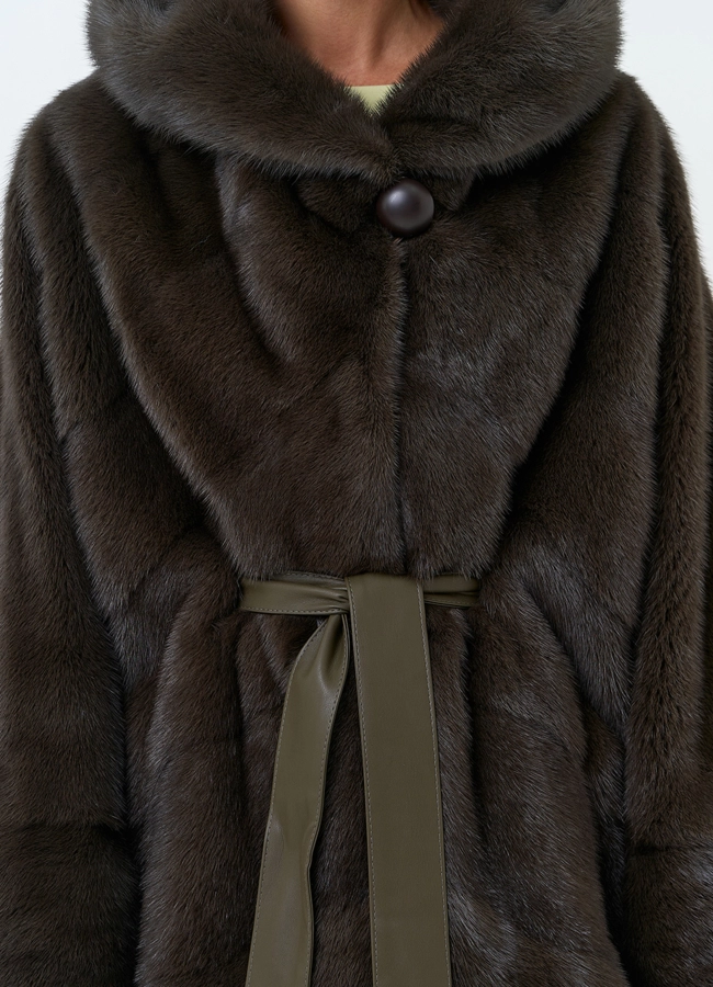 Женская шуба из меха норки с капюшоном модель № 33703 универмаг малина фото