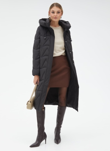 Женский пуховик черного цвета