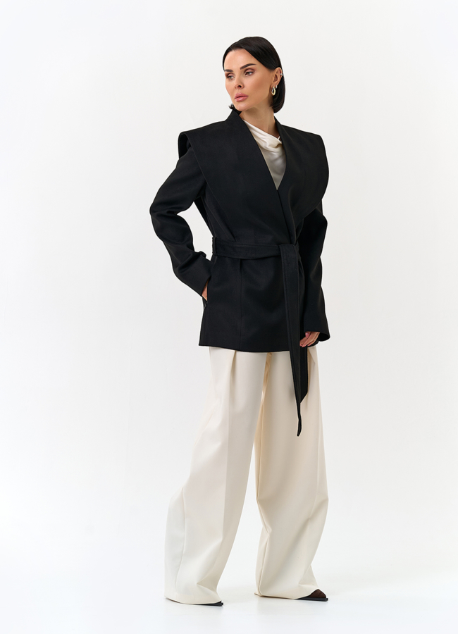 Женское укороченное пальто с акцентными плечами модель № 32855 в кредит