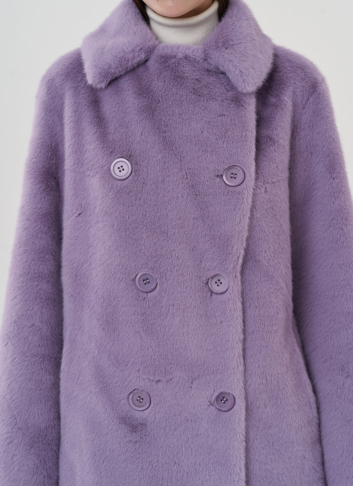 Женское пальто из эко меха на пуговицах