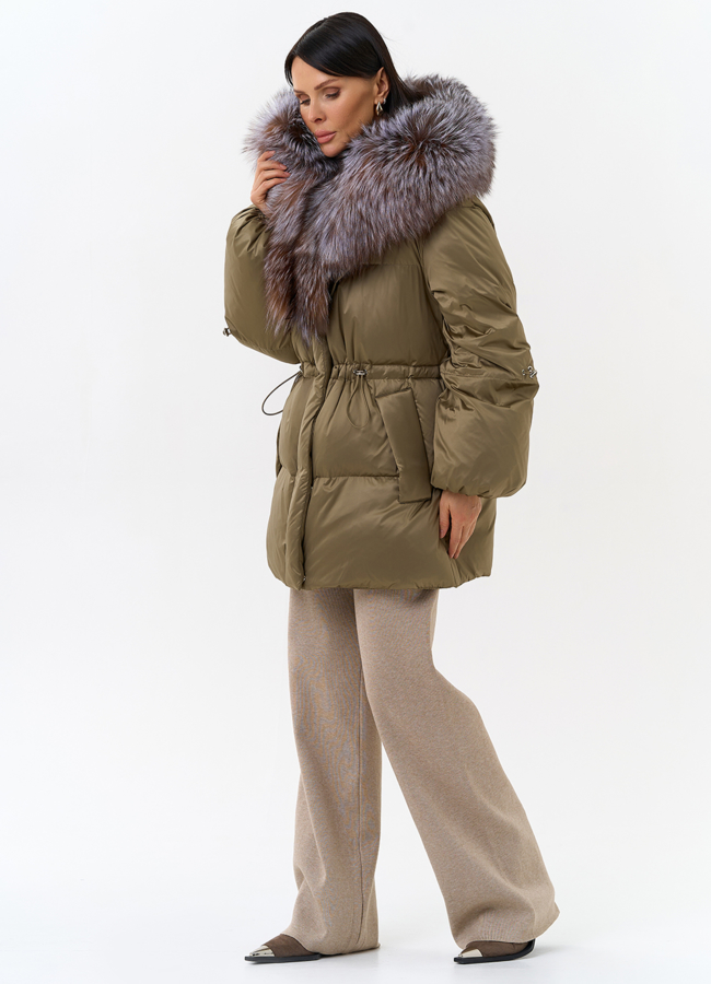 фото Женский пуховик с капюшоном из меха блюфрост модель № 31883