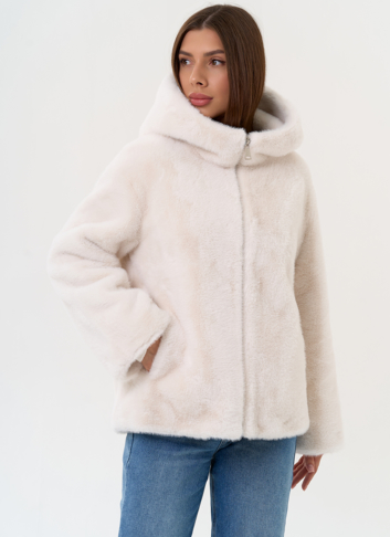 Женская куртка из эко меха с капюшоном