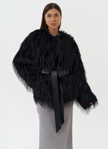 Женская шуба под эко страуса черного цвета