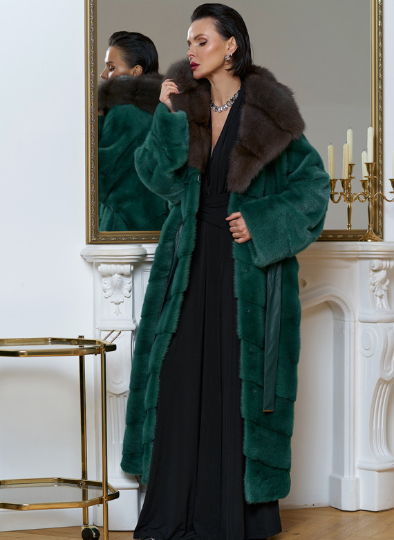 Норковая шуба с капюшоном из меха куницы