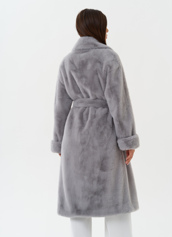 Пальто из эко меха с английским воротником