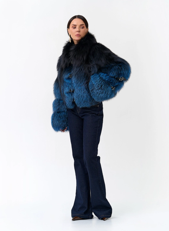 Шуба из меха чернобурой лисы с декоративными ремешками