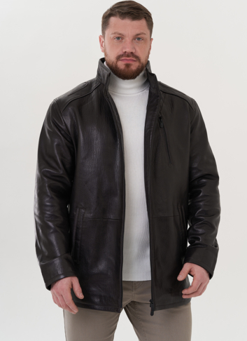 Кожаная куртка коричневого цвета