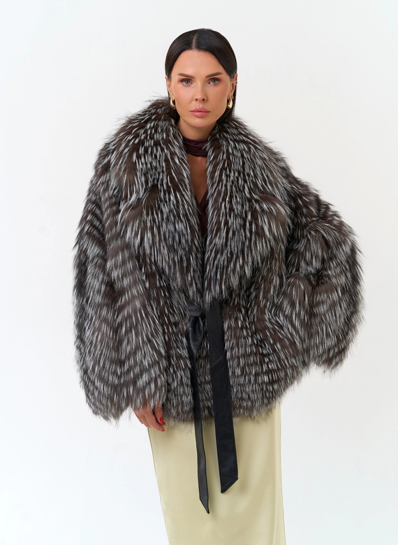 Женская шуба из меха чернобурой лисы фото