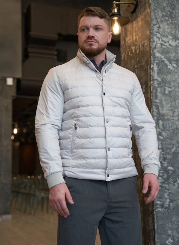 Мужская куртка серого цвета