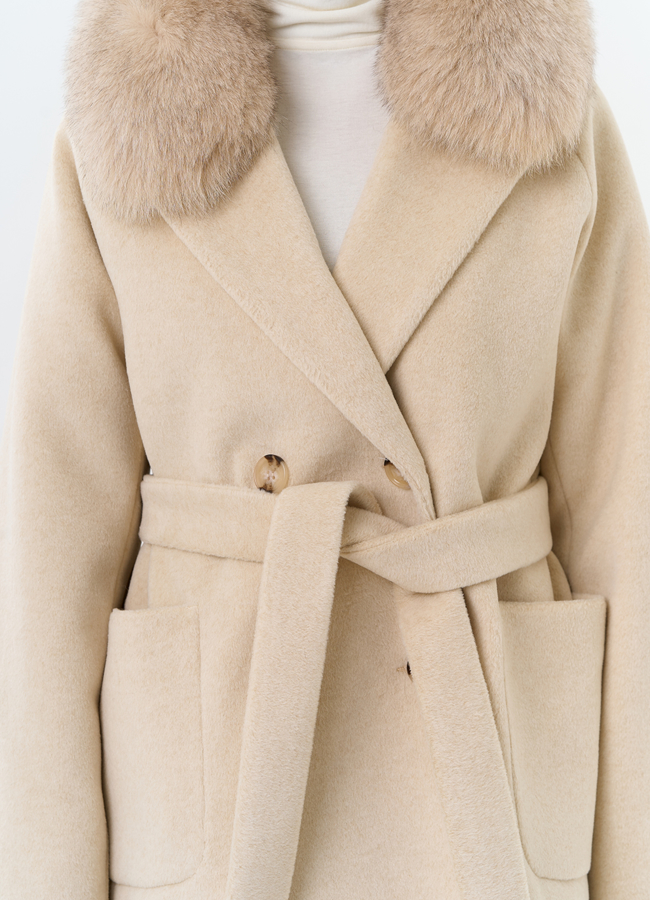 Женское утепленное пальто с отделкой из меха песца модель № 32004 универмаг малина