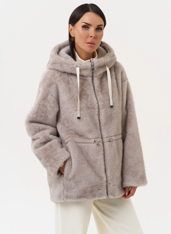 Женская куртка из эко меха с капюшоном