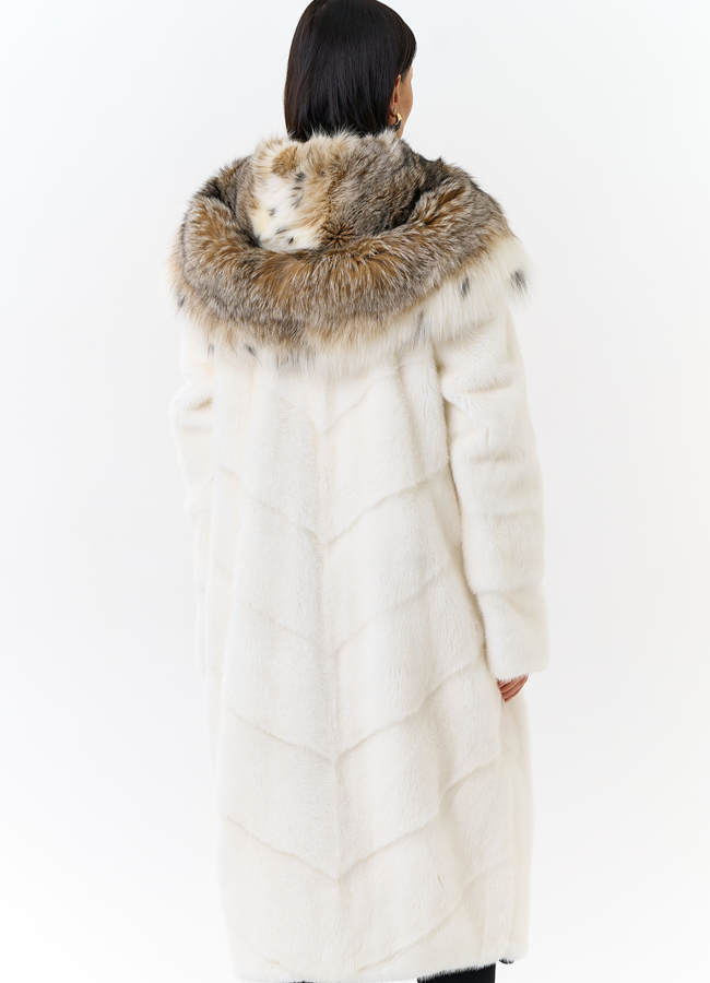 Белая шуба из норки с рысью модель № 25277 в кредит