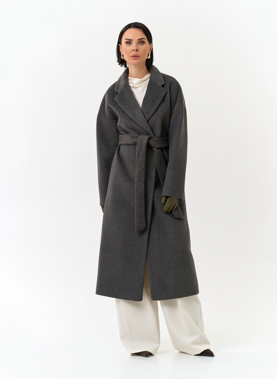 Женское пальто с английским воротником